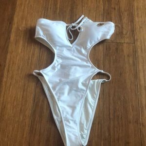 ONE PIECE BATHING SUIT